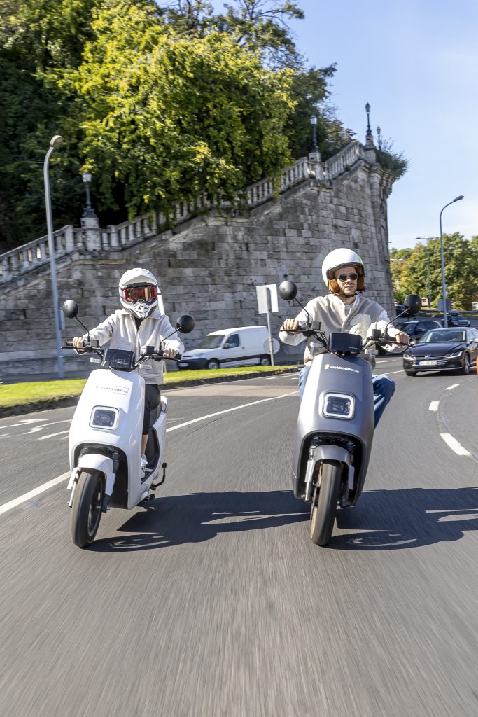 Elektromos robogóval Budapesten