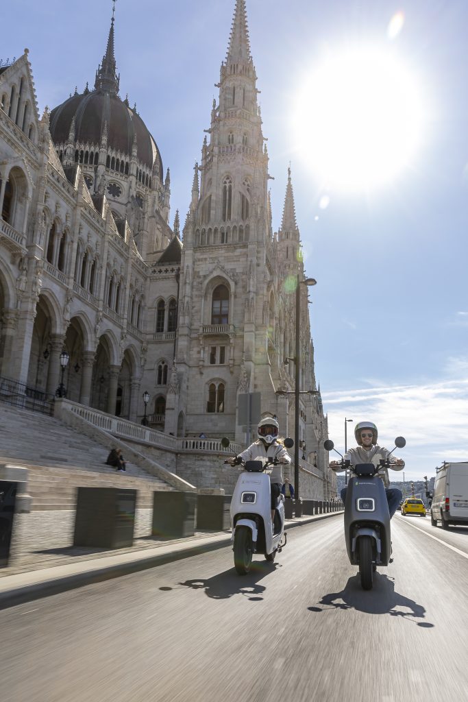 Elektromos robogóval Budapesten